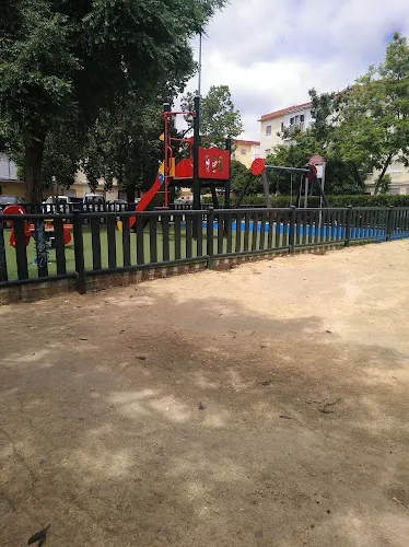 Parque infantil Plaza Fernando Barquín - Sevilla
