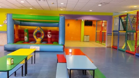 PARQUE INFANTIL TRIS - TRAS - Parque infantil en Villalbilla