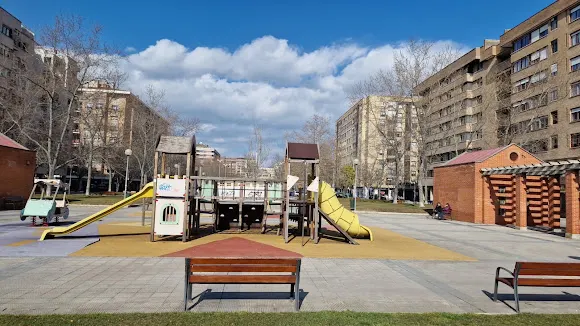 Parque infantil de plaza Félix Huarte