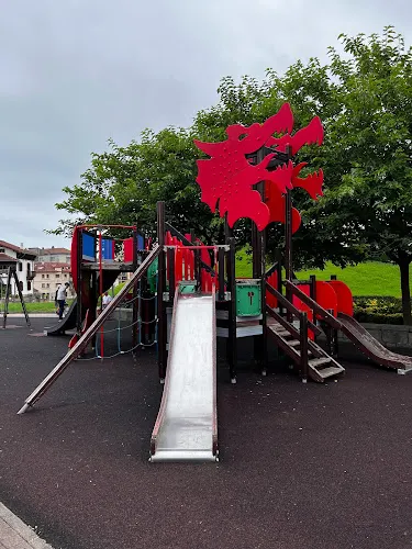Zezen plazako Haur parkea/Parque infantil de Zezen plaza - Hondarribia