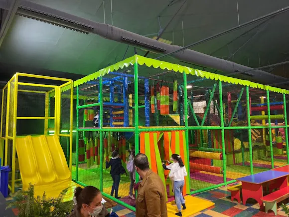 NEW CHIQUIPARK . Golden center park