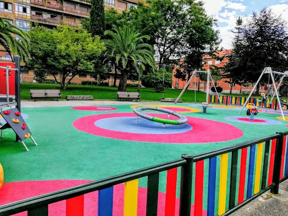 Parque infantil Plaza de los Juzgados - La Campana - Oviedo