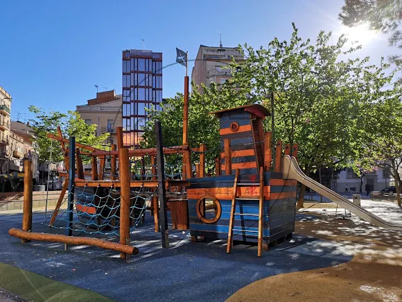 Parque infantil de la Plaza Pau Casals
