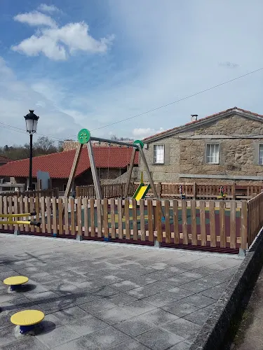 Parque Infantil - Parque infantil en Pereiro de Aguiar (O)