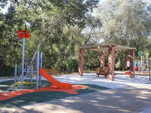 Área de Juegos Infantiles y Grandes Toboganes - Guadalajara