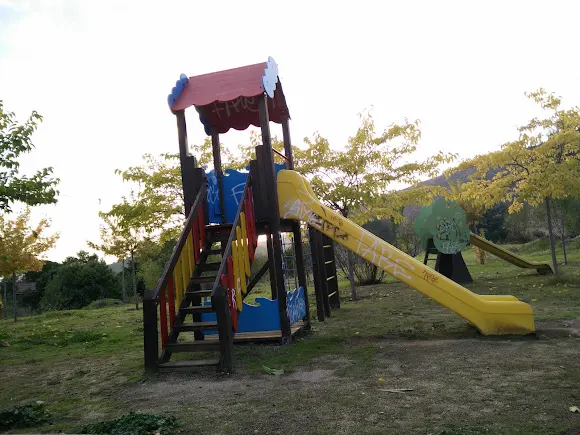 Parque De Urb Rio Cofio - Parque infantil en Robledo de Chavela