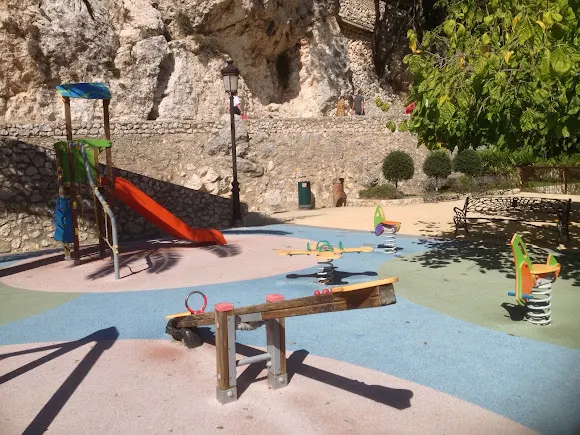 Parque infantil - Parque infantil en Castell de Guadalest (el)