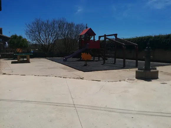 Parque infantil - Parque infantil en Revillarruz