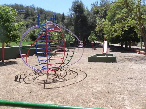 Parque infantil de la fuente de los Santos - Parque infantil en Puebla de Valverde (La)