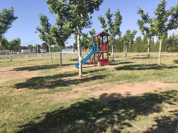 AREA AUTOCARAVANAS - Parque infantil en Binaced