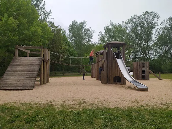 Área de juegos infantiles - Haurrentzako Jolaslekua - Arraia-Maeztu
