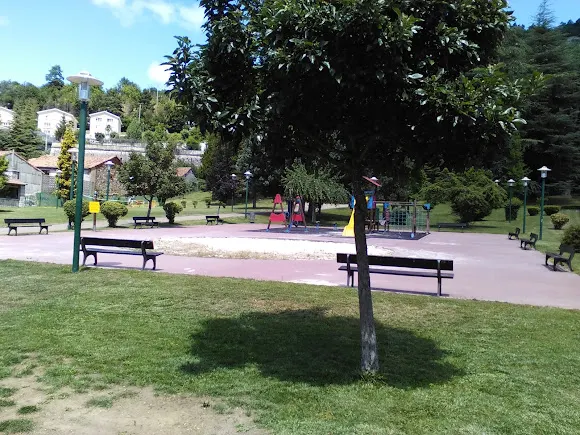 Parque Ángel González Juárez - La Pola de Gordon