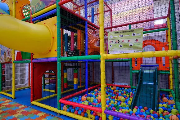 Mes Que Boles - Parque infantil cubierto en Alicante/Alacant