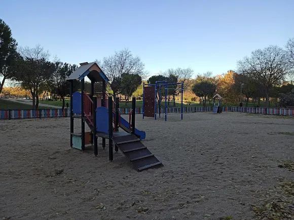 Área infantil «Cazalegas, 5» - Madrid
