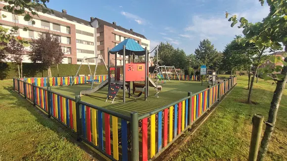 Parque Infantil centro social de Cualloto/Colloto