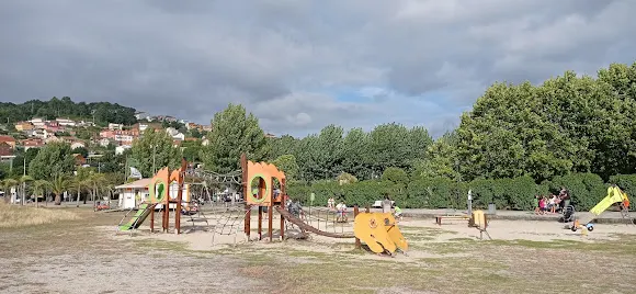 Parque infantil da Praia de Cesantes
