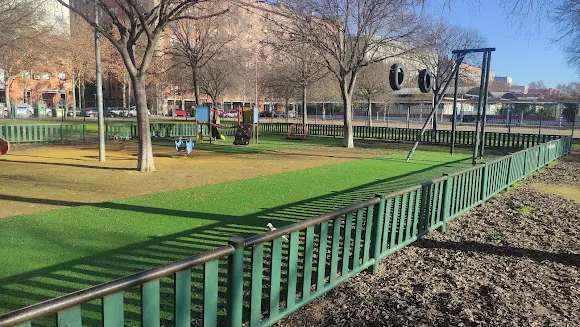 Parque Infantil Héctor Chaves - Parque infantil en Sevilla