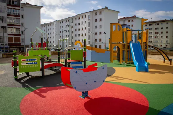 PARQUE INFANTIL MONDRAGON - SUMALIM - Arrasate/Mondragon