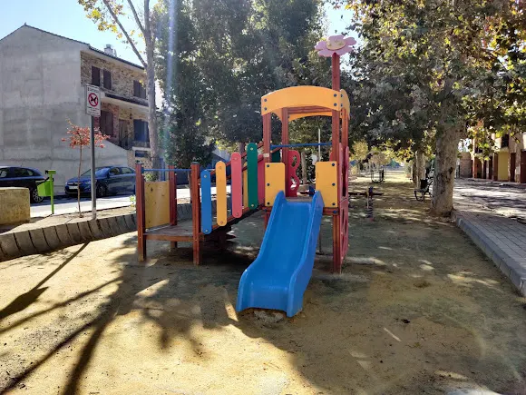 Parque Infantil "La piedra"