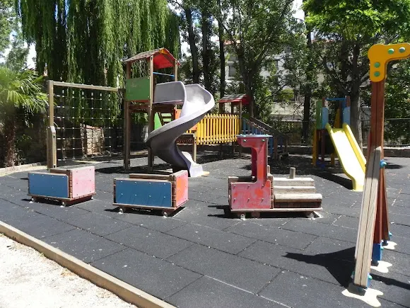 Parque Infantil Municipal de Mora de Rubielos. - Mora de Rubielos