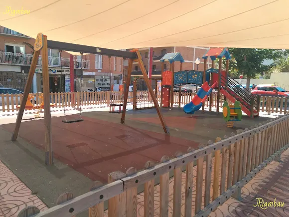 Parc infantil Plaça de les Monges